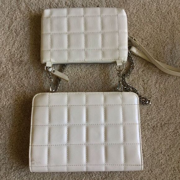 Crossi Double White Quilted Chain Shoulder Bag - Picture 11 of 16